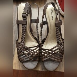 Malesee Brie Brown Braided T-Strap Sandals — Elegant Summer Comfort